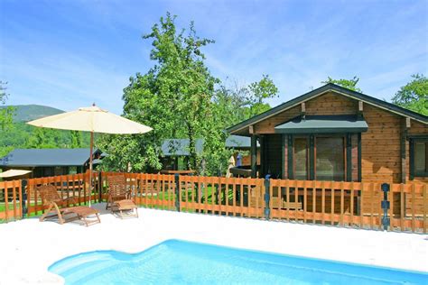 camping lago de sanabria bungalows|Cabañas Maleixas: Cabañas en el Lago de Sanabria